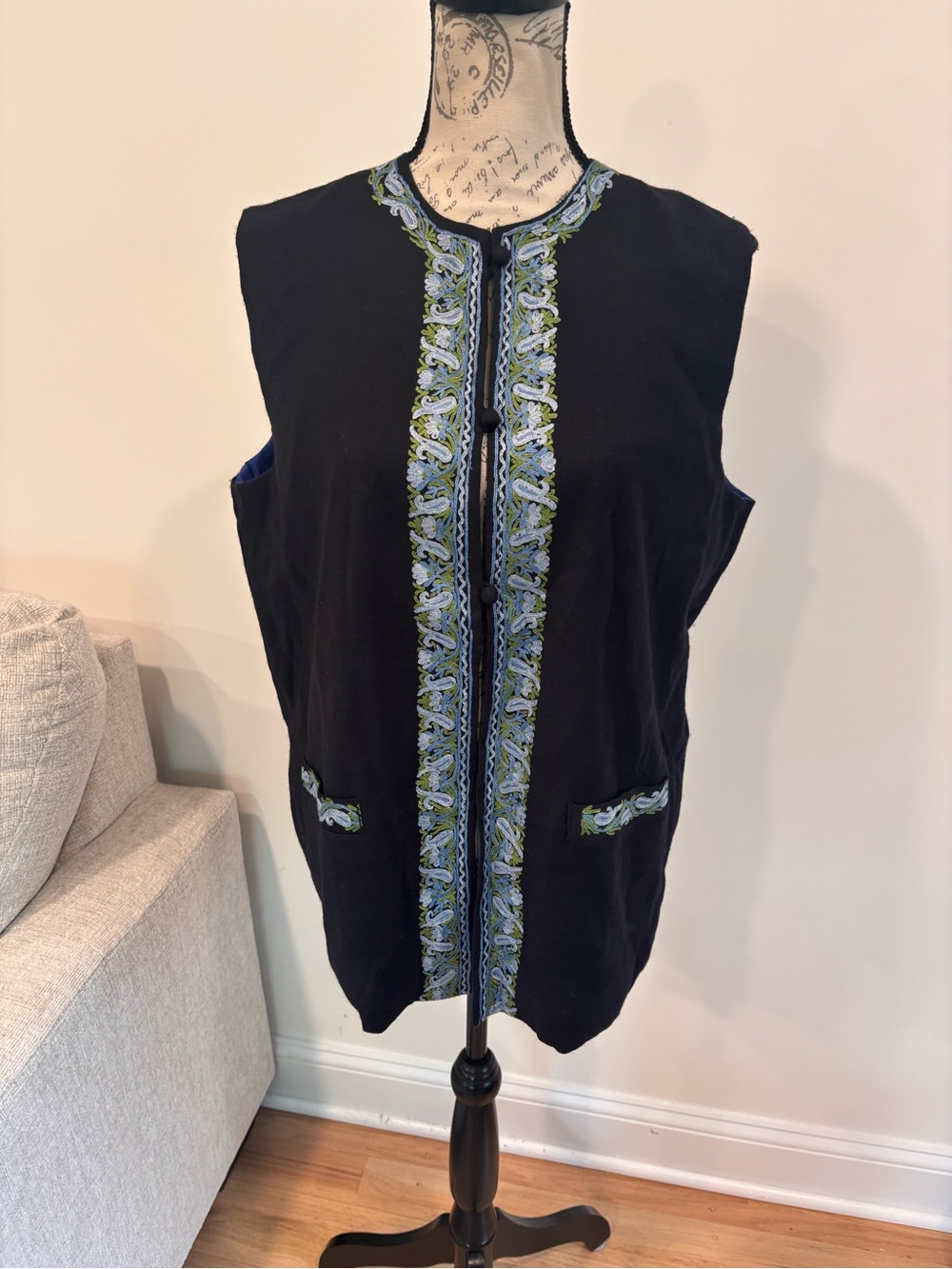 April Cornell vest in wool with intricate blue & green embroidery size S/M NWT